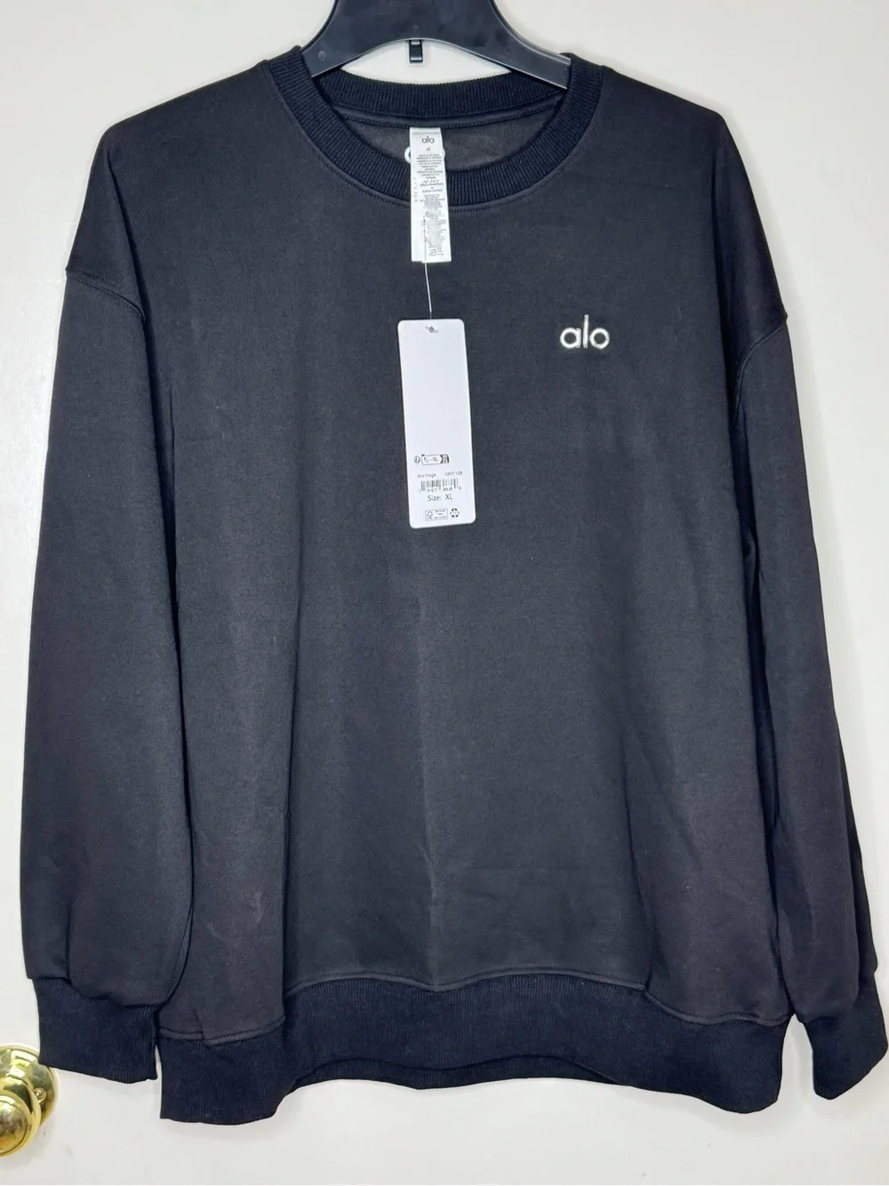 ALO Accolade Crew Neck Pullover - BLK Regular